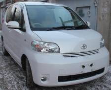 Фара противотуманная. Toyota Porte