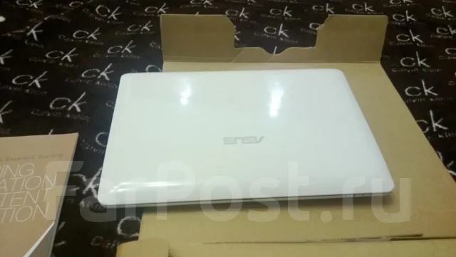 ASUS Eee PC 1015BX. 2,2����, ��� 2048 ��, ���� 320���, WiFi: 1, ����������� �� 4��. ����