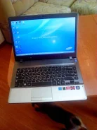 Samsung 355V4C. 2,3����, ��� 6 ��, ���� 750���, WiFi, Bluetooth, ����������� �� 6��. ����