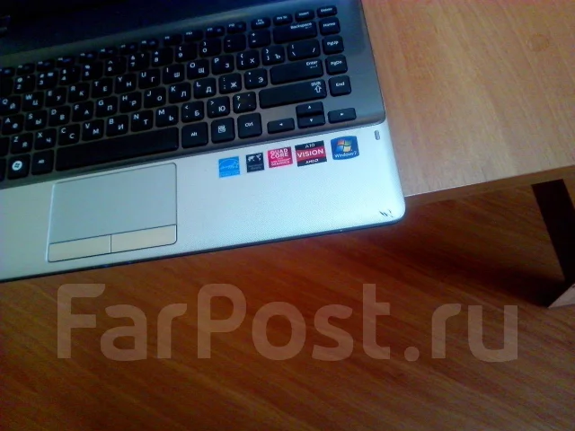 Samsung 355V4C. 2,3����, ��� 6 ��, ���� 750���, WiFi: 1, Bluetooth: 1, ����������� �� 6��. ����