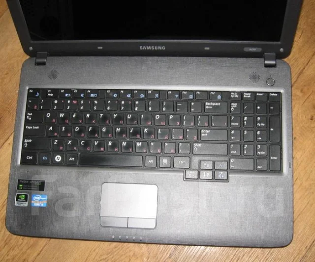 Samsung R528. 2,2����, ��� 4 ��, ���� 320���, WiFi: 1, Bluetooth: 1, ����������� �� 3��. ����
