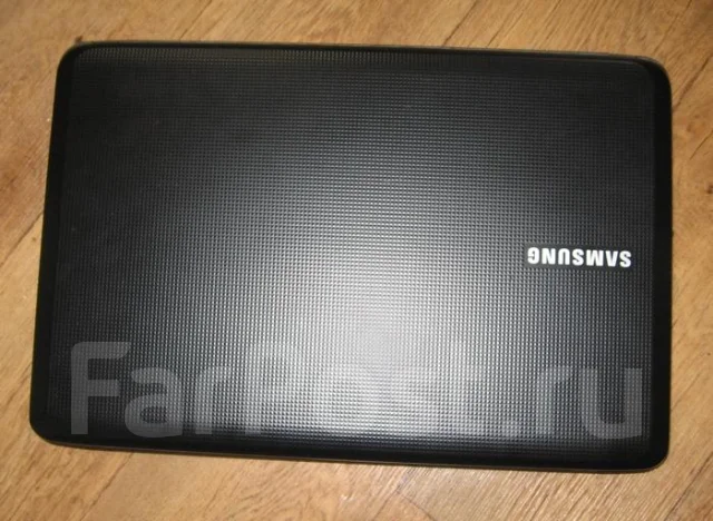 Samsung R528. 2,2����, ��� 4 ��, ���� 320���, WiFi: 1, Bluetooth: 1, ����������� �� 3��. ����
