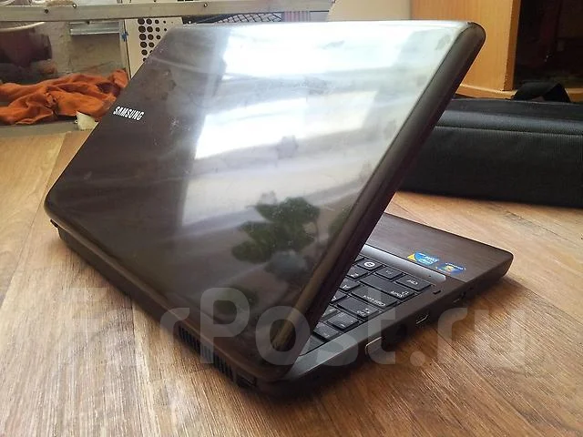 Samsung R540. 2,2����, ��� 4 ��, ���� 250���, WiFi: 1, Bluetooth: 1, ����������� �� 2��. ����