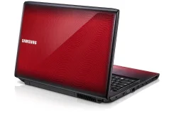 Samsung R780. 2,4����, ��� 4 ��, ���� 500���, WiFi, Bluetooth, ����������� �� 2��. ����