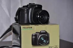 Fujifilm FinePix SL300. 10 - 14.9 ��, ���: 14� � ����� ����