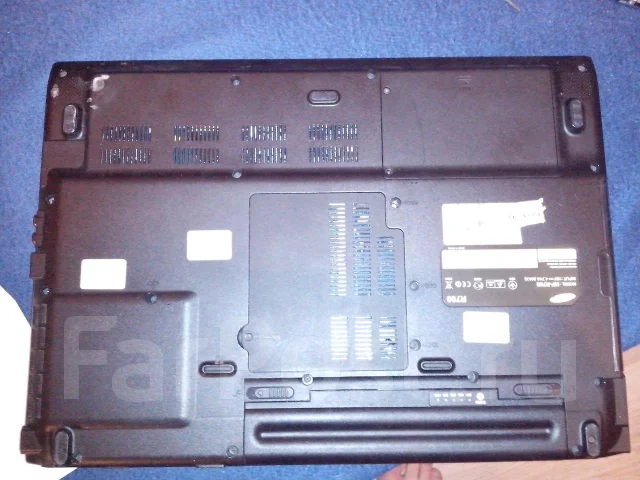 Samsung R700. 2����, ��� 2048 ��, WiFi: 1, Bluetooth: 1 ����