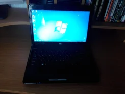 DNS Home. 15.6", 2,2����, ��� 4096 ��, ���� 500 ��, WiFi, Bluetooth, ����������� �� 3 �.