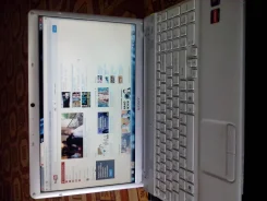 Sony VAIO VPC-EE4E1R. ��� 3072 ��, ���� 320���, WiFi, Bluetooth, ����������� �� 3��.