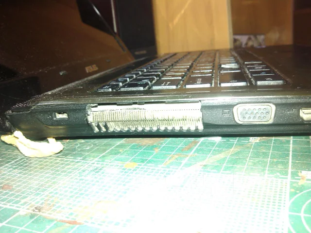 ASUS K42JR. 2,5����, ��� 4 ��, ���� 250���, WiFi: 1, Bluetooth: 1, ����������� �� 3��. ����