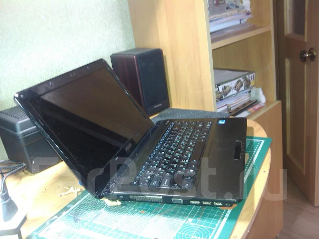 ASUS K42JR. 2,5����, ��� 4 ��, ���� 250���, WiFi: 1, Bluetooth: 1, ����������� �� 3��. ����