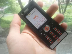Sony Ericsson Walkman W880i. �/� ����