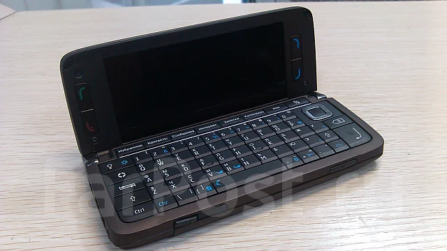 Nokia E90 ����