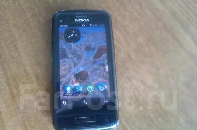 Nokia C6-01 ����
