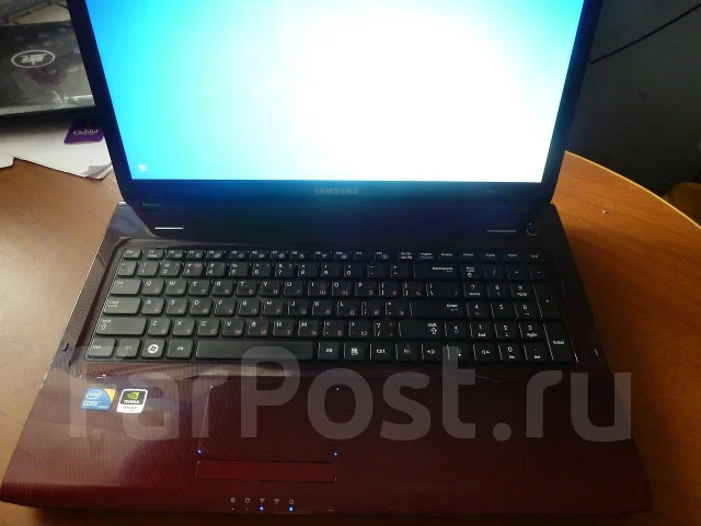 Samsung R780. 2,4����, ��� 4 ��, ���� 500���, WiFi: 1, Bluetooth: 1, ����������� �� 2��. ����