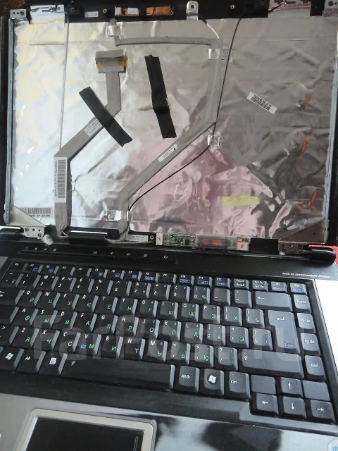ASUS X50SL. 2,2����, ��� 3072 ��, ���� 250���, WiFi: 1, Bluetooth: 1, ����������� �� 2��. ����