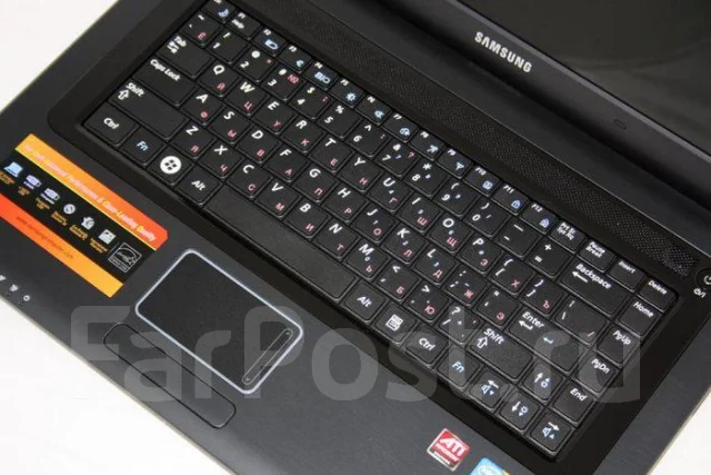 Samsung R522. 2,1����, ��� 3072 ��, ���� 250���, WiFi: 1, Bluetooth: 1, ����������� �� 1��. ����