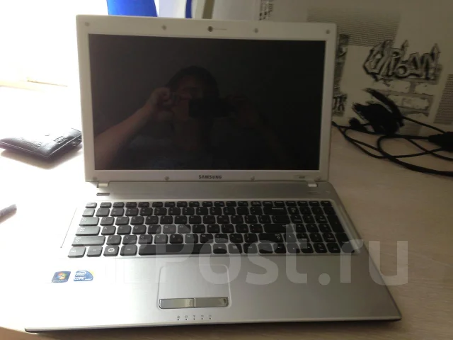 Samsung Q530. 2,4����, ��� 4 ��, ���� 320���, WiFi: 1, Bluetooth: 1 ����