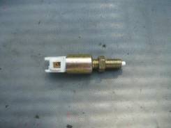 Концевик под педаль тормоза. Honda Stepwgn, RF1 Двигатель B20B