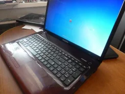 Samsung R780. 2,4����, ��� 4 ��, ���� 500���, WiFi: 1, Bluetooth: 1, ����������� �� 2��. ����