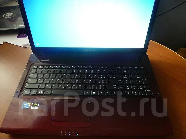 Samsung R780. 2,4����, ��� 4 ��, ���� 500���, WiFi: 1, Bluetooth: 1, ����������� �� 2��. ����
