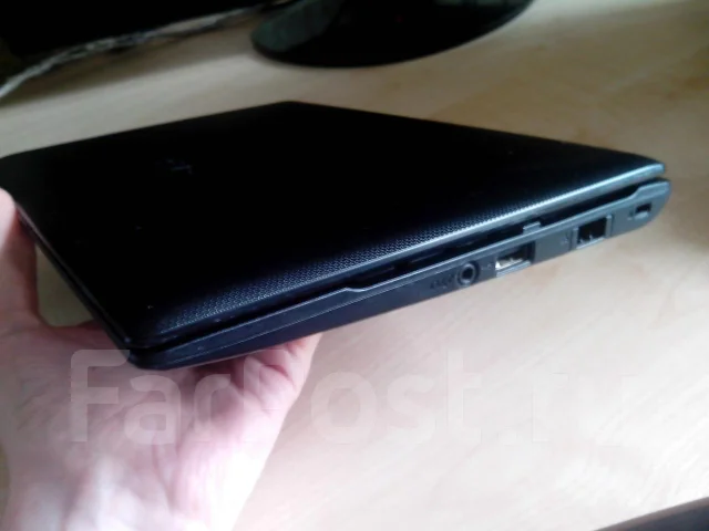 ASUS Eee PC X101H. 1,6����, ��� 1024 ��, ���� 320���, WiFi: 1, ����������� �� 3��. ����
