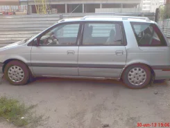Mitsubishi Space Wagon ����