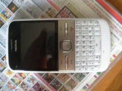 Nokia E5. �/�
