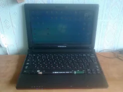 Samsung N102. 1,3����, ��� 1024 ��, ���� 320���, ����������� �� 4��.