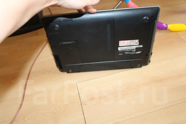 Samsung RV520. 2,3����, ���� 500���, WiFi: 1, Bluetooth: 1, ����������� �� 2��. ����