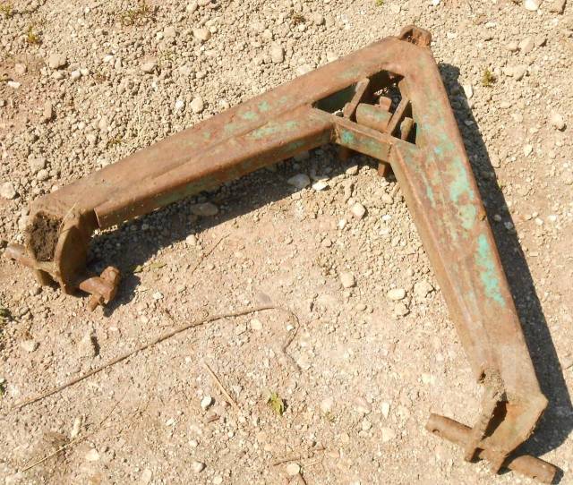 Треугольник на т40. Уголок для трактора. Са-1 , са-2. Треугольник на трактор т40. Автосцепка мтз са-1.