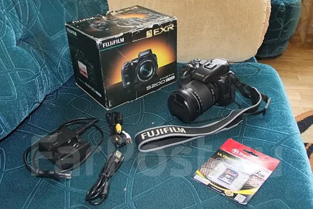 Fujifilm FinePix S200EXR ����