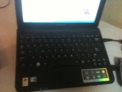 Samsung N130. ��� 1024 ��, ���� 160���, WiFi, Bluetooth, ����������� �� 4��. ����