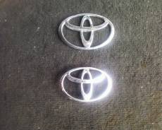 Эмблема. Toyota Camry