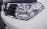 Накладка на фару. Nissan Pathfinder, R51 Двигатели: V9X, VQ40DE, YD25DDTI