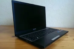 Samsung 305V5A. 15.6", 2,2 ���, ��� 4096 ��, ���� 1 000 ��, WiFi, Bluetooth, ����������� �� 5 �.