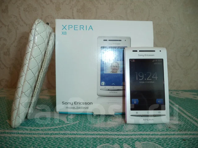 Sony Ericsson Xperia X8 ����