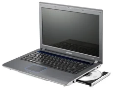 Samsung R425. 2,1����, ��� 2048 ��, ���� 250���, WiFi, ����������� �� 1��. ����