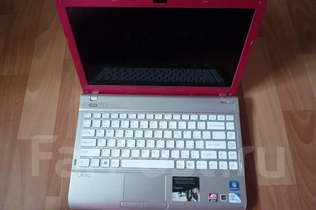 Sony VAIO VPC-Y21M1R. ��� 4 ��, ���� 320���, WiFi: 1, Bluetooth: 1, ����������� �� 3��. ����