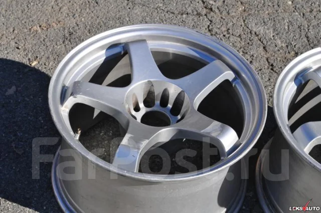 URAS. 9.5x17", 5x114.3, ET15 ����