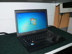 Samsung R440. 2,4����, ��� 3072 ��, ���� 320���, WiFi: 1 ����