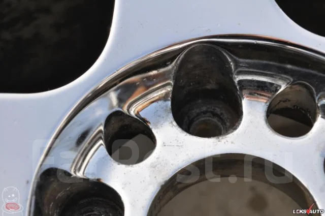 URAS. 8.0x17", 5x114.3, ET30 ����