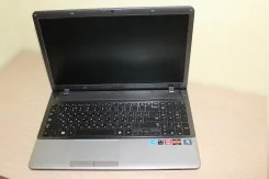 Samsung 355V5C. 2,3����, ��� 8 ��, ���� 1 000���, WiFi: 1, Bluetooth: 1, ����������� �� 4��. ����