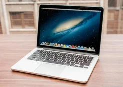 Apple MacBook Pro. 2,4����, ��� 4 ��, ���� 750���, WiFi, Bluetooth, ����������� �� 20��. ����