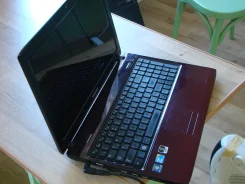 Samsung R580. 15", 1,3����, ��� 3072 ��, ���� 320 ��, ����������� �� 2 �.