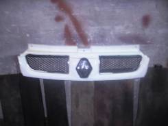 Решетка радиатора. Renault Trafic