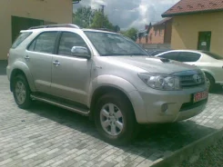 Toyota Fortuner ����