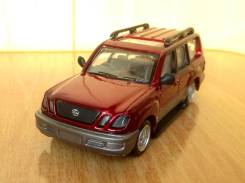 Металлическая модель Toyota Land Cruiser Cygnus.
