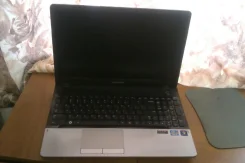 Samsung 300E5A. 2,2����, ��� 4 ��, ���� 500���, WiFi, Bluetooth, ����������� �� 5��. ����