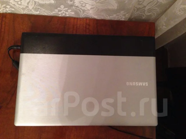 Samsung RV515. 1,6����, ��� 4 ��, ���� 500���, WiFi: 1, Bluetooth: 1, ����������� �� 4��. ����