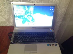 Samsung RV515. 1,6����, ��� 4 ��, ���� 500���, WiFi, Bluetooth, ����������� �� 4��.